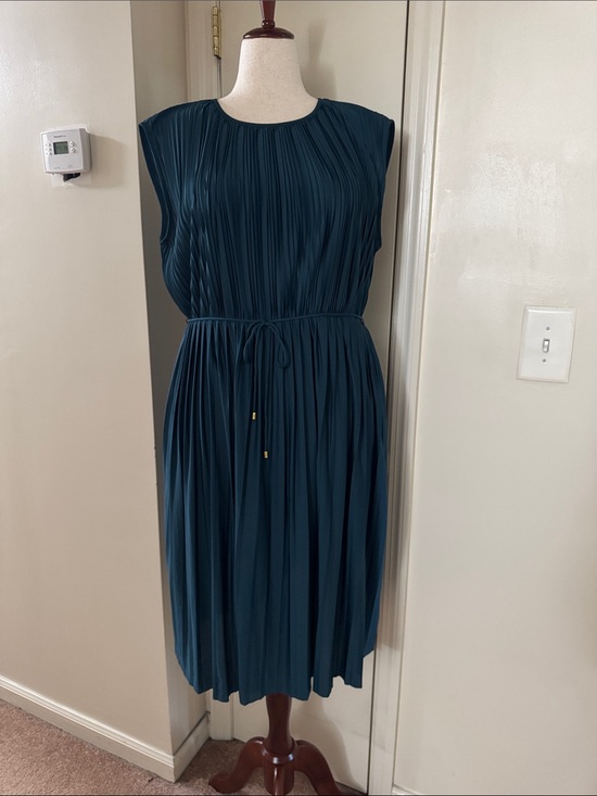 H&M Dresses & Skirts - H&M Teal Pleated Sleeveless Midi Dress